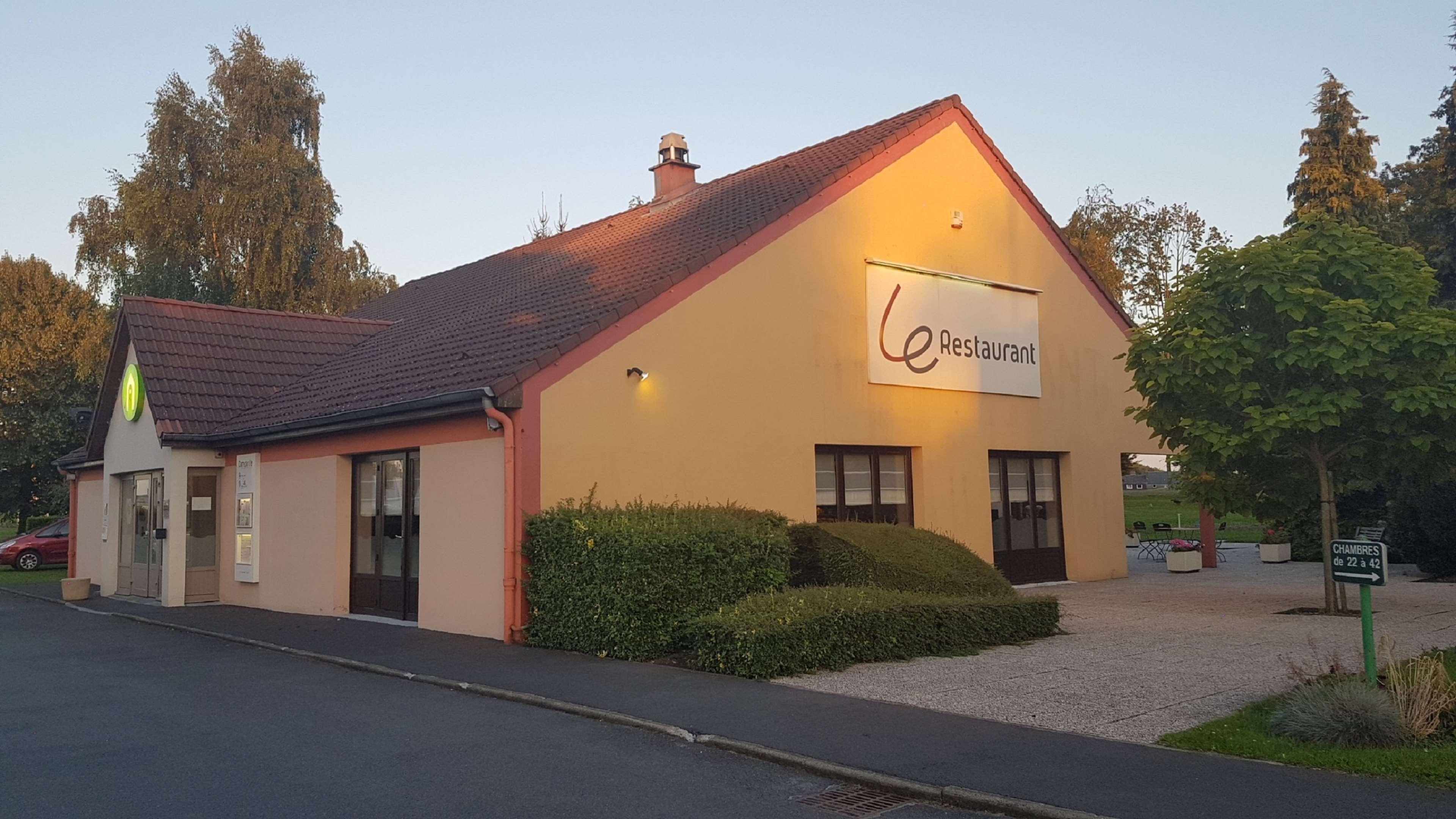 Hotel Campanile Maubeuge Exterior foto