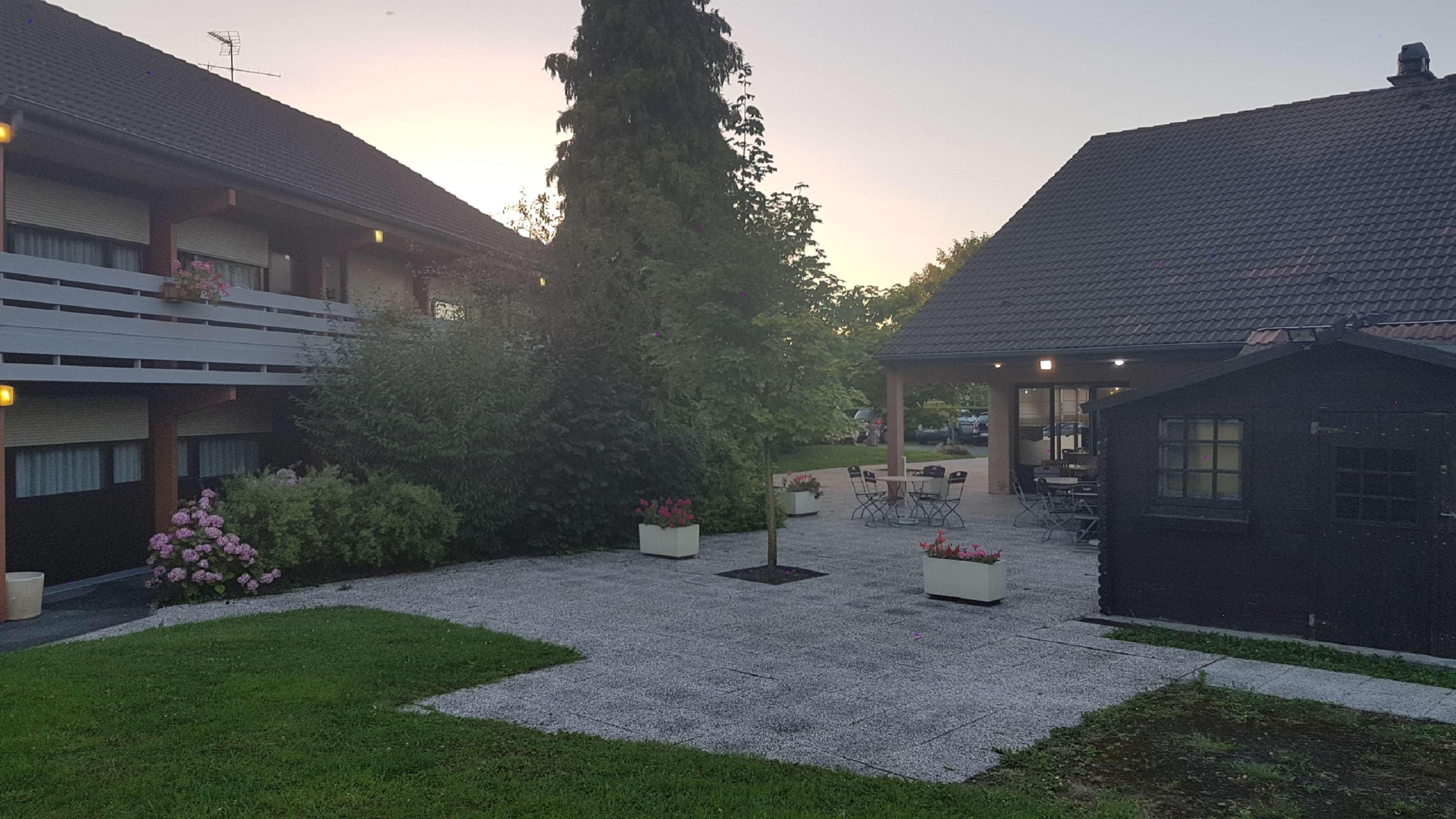 Hotel Campanile Maubeuge Exterior foto