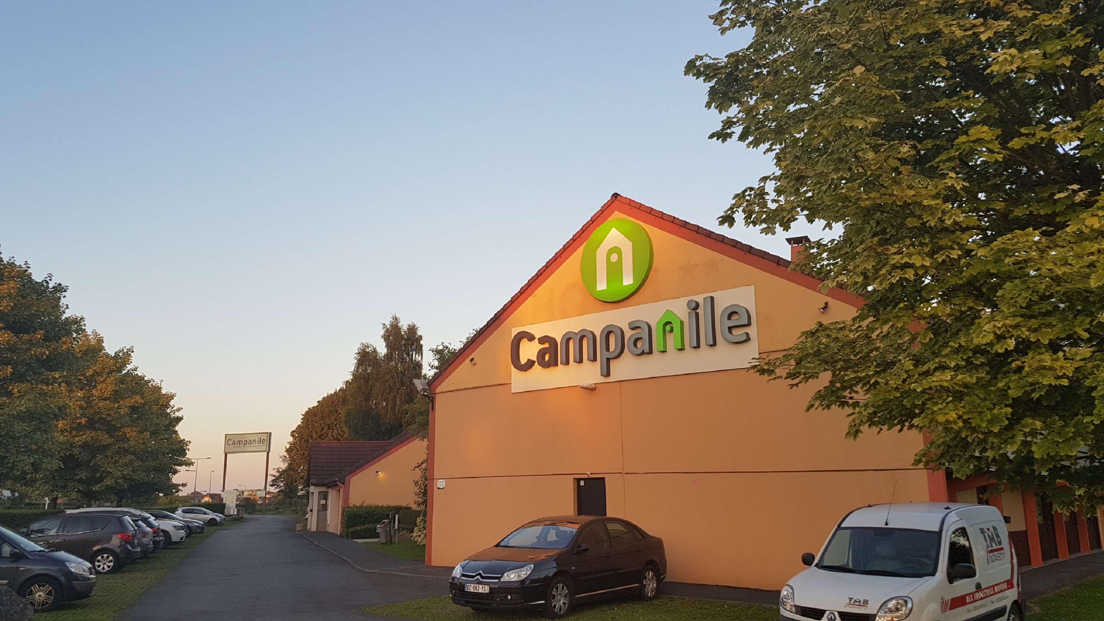 Hotel Campanile Maubeuge Exterior foto