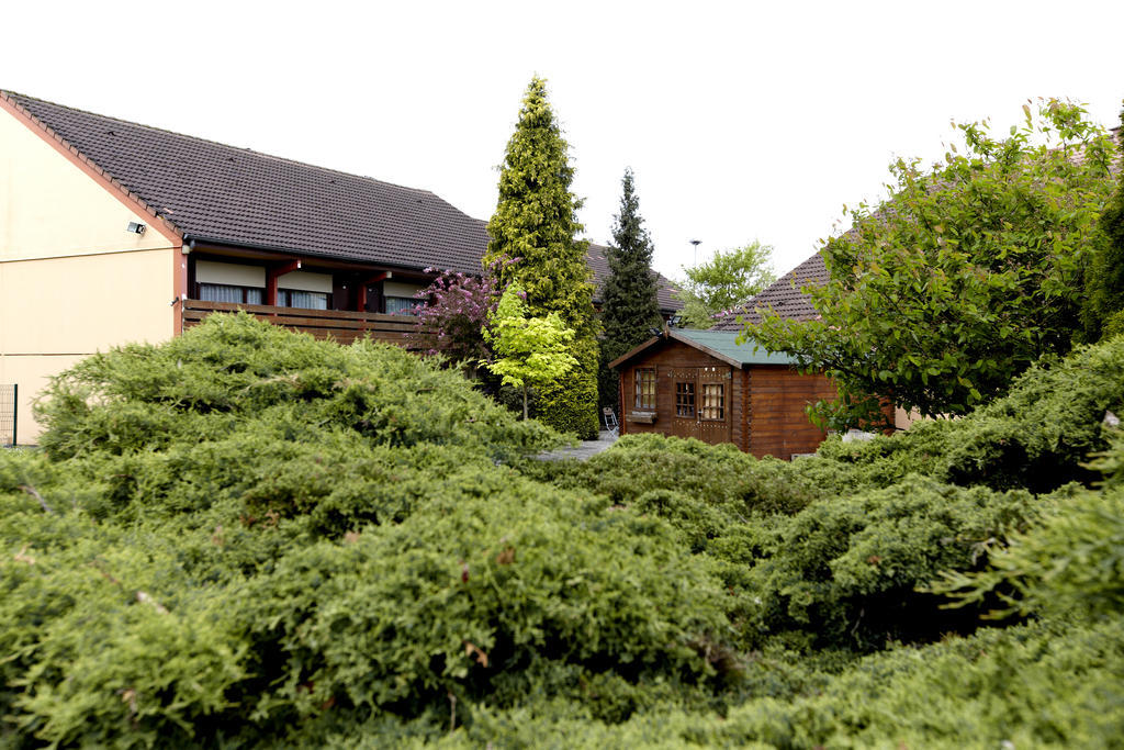 Hotel Campanile Maubeuge Exterior foto